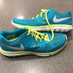 Gently used. NIKE Fitsole Flex running shoes
